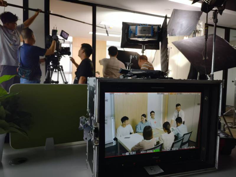 昭苏县TVC拍摄公司：科技产品视觉化大师，诠释未来感与功能美学
